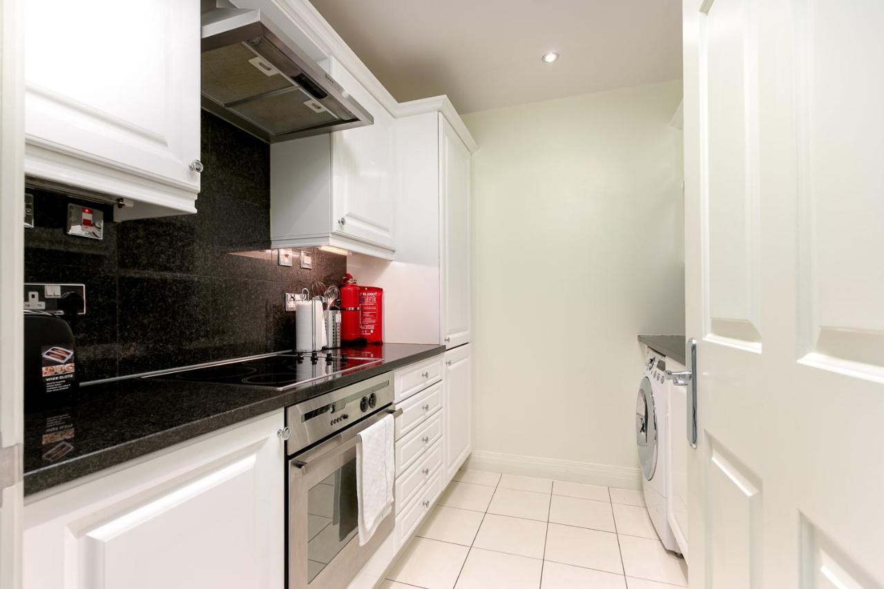 Point West Apartments Londra Esterno foto