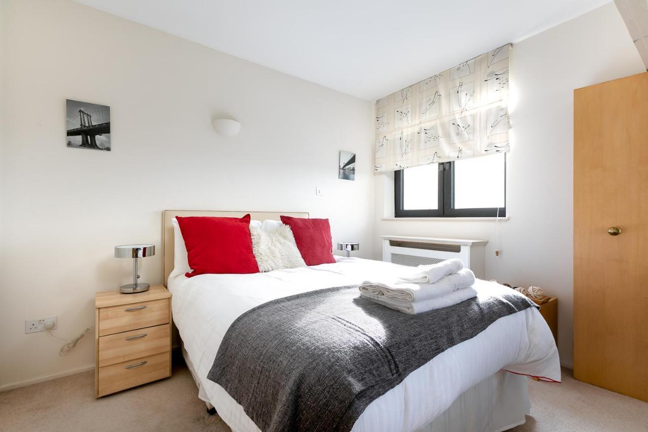 Point West Apartments Londra Esterno foto