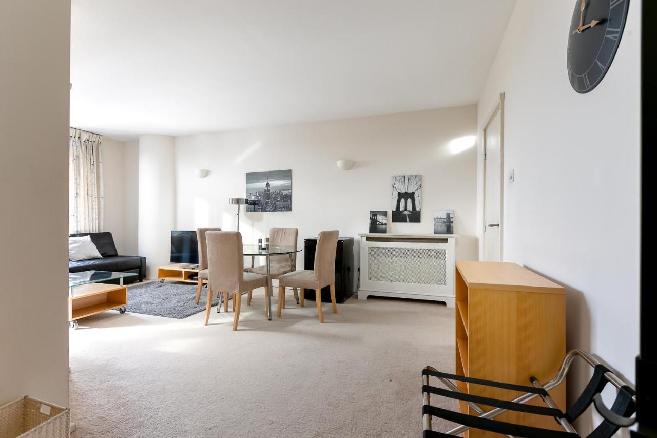 Point West Apartments Londra Esterno foto