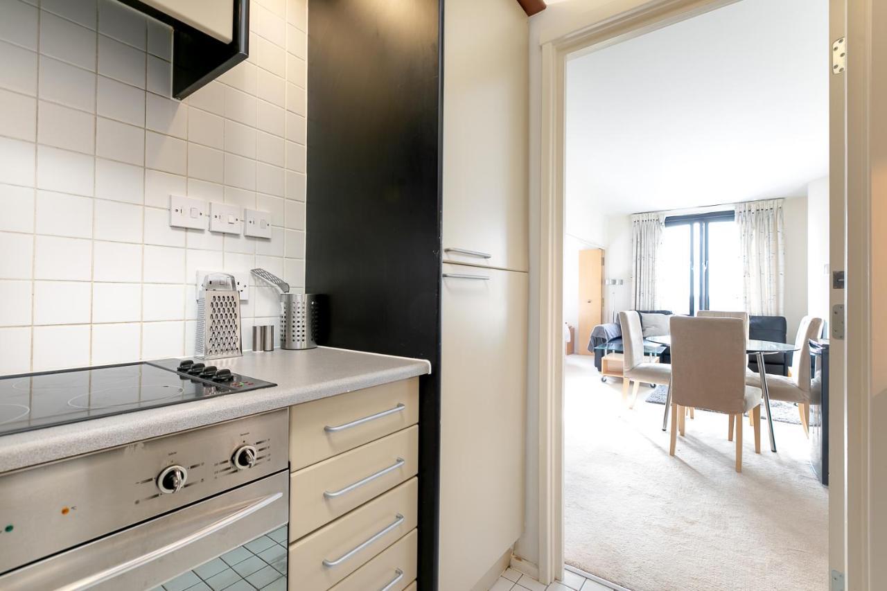 Point West Apartments Londra Esterno foto