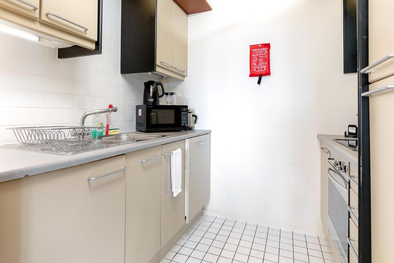 Point West Apartments Londra Esterno foto