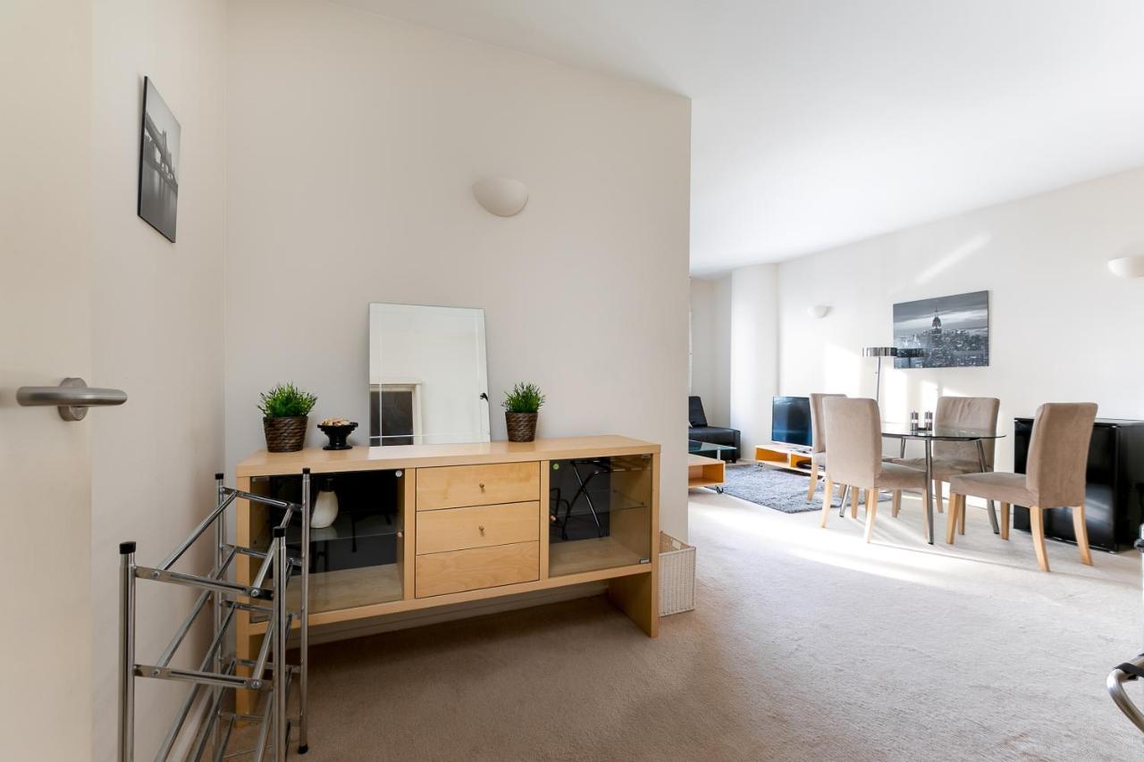 Point West Apartments Londra Esterno foto