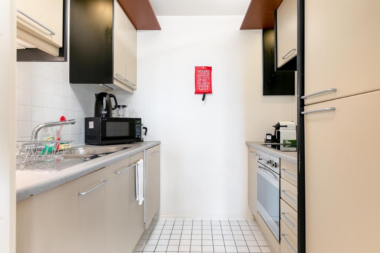 Point West Apartments Londra Esterno foto