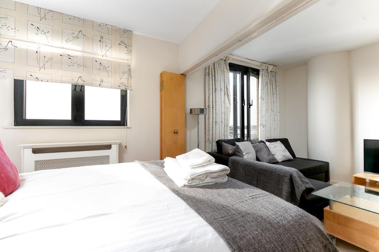 Point West Apartments Londra Esterno foto