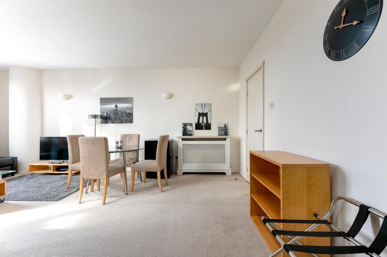 Point West Apartments Londra Esterno foto